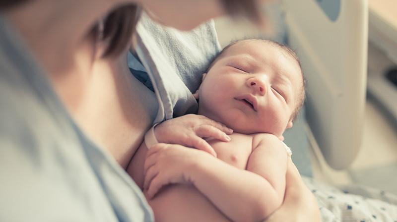 Novorođenče - Prvi bebini dani kod kuće