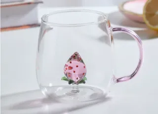 Cute&Cool HOME staklena šolja sa jagodom, 400ml 